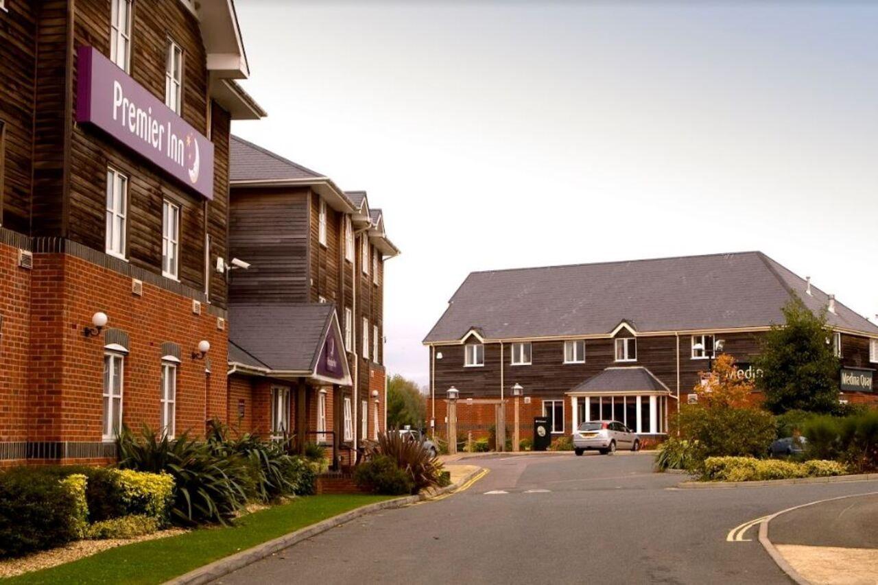 Premier Inn Isle Of Wight Newport  Ngoại thất bức ảnh