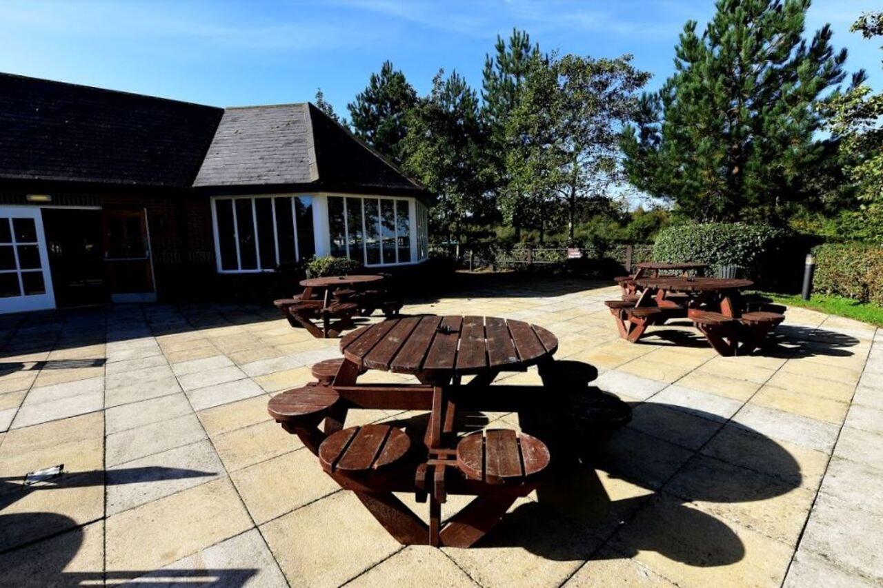 Premier Inn Isle Of Wight Newport  Ngoại thất bức ảnh
