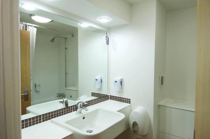 Premier Inn Isle Of Wight Newport  Ngoại thất bức ảnh
