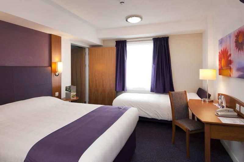 Premier Inn Isle Of Wight Newport  Ngoại thất bức ảnh